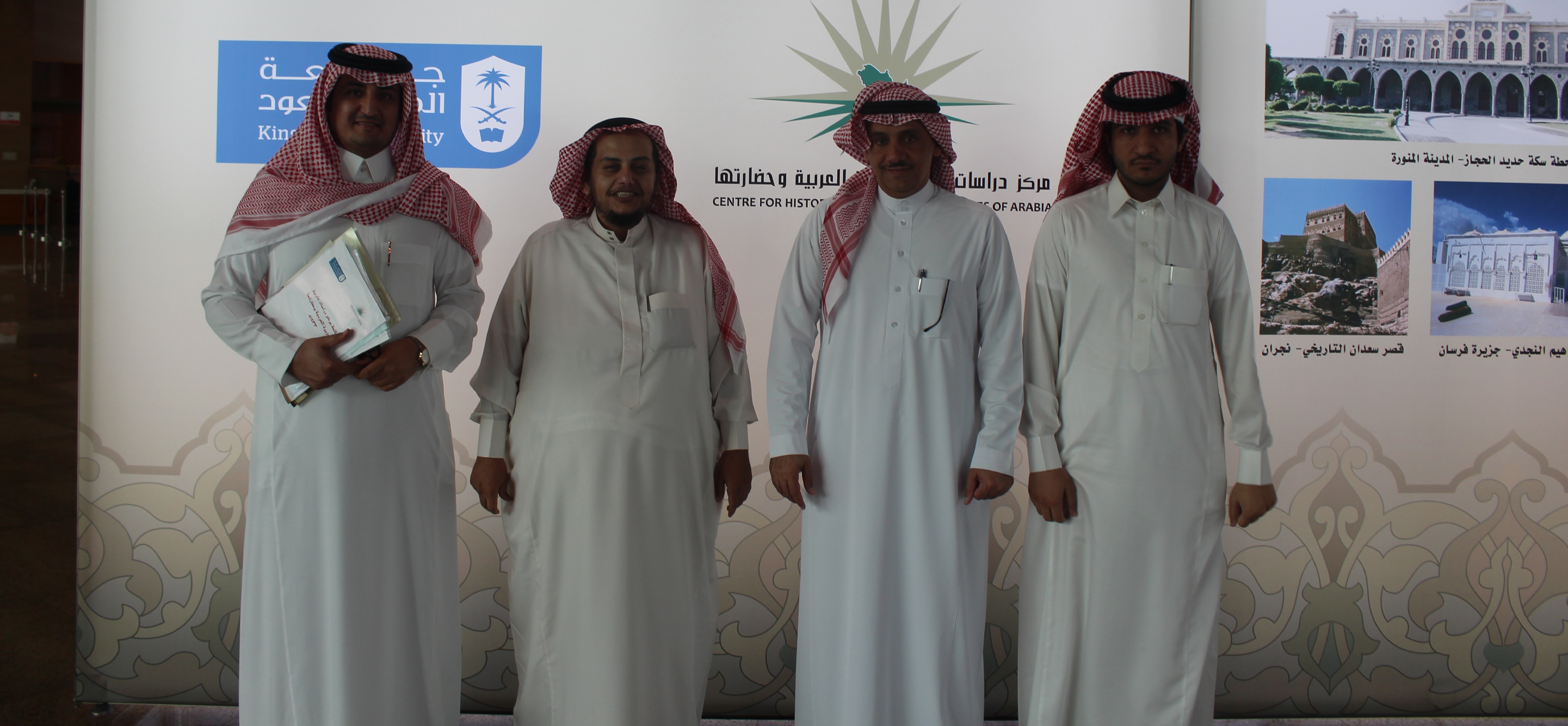 زيارة مدير الجامعة  - صورة تذكارية مع معالي مدير...